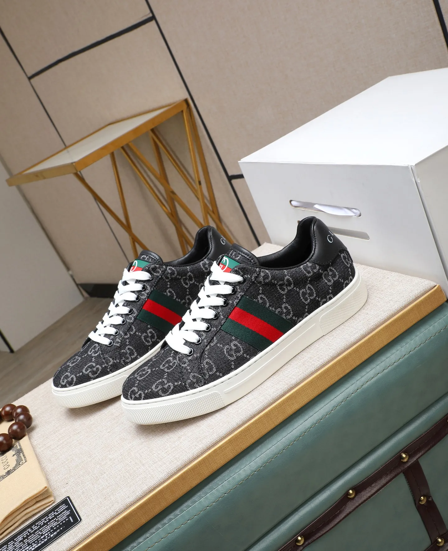 Men's shoes 💰420 GUCCI🔍🔍The latest model is available at the counter simultaneously. Original calfskin imported from Italy, genuine leather lining, (high-end, extravagant and classy) with exquisite workmanship. Sole: Original sole provided by the original factory. ⚠Exclusive double-layer movable molded sole is super comfortable⚠. Photographed in real life. 🎬The real thing is better. 🔍🔍"High quality·Follow the order" code number 38-44